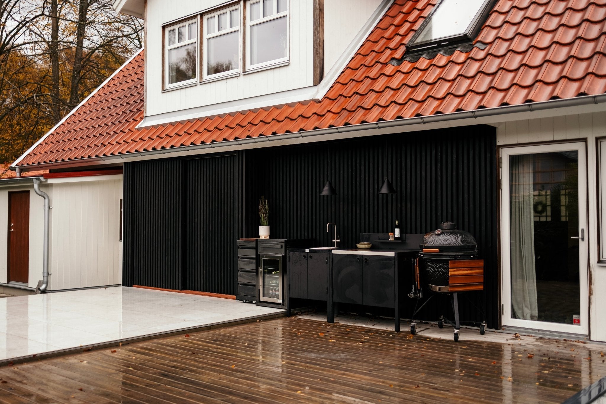 The wall that opens: where a whole terrace hides its clutter