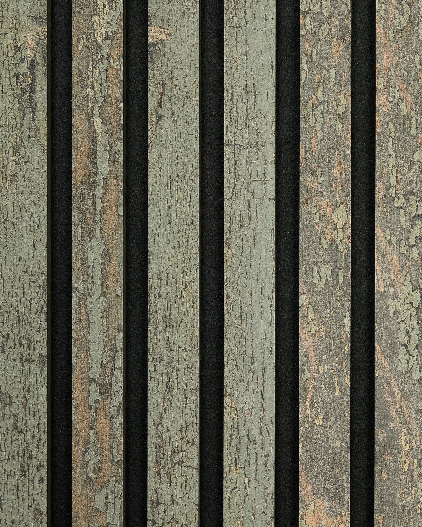 Zbliżenie na próbkę Akupanel Rebel w kolorze Grey Oxide od WoodUpp, pokazujące vertical akustyczne panele drewniane o surowej, postarzałej fakturze i łuszczącym się wykończeniu grey.