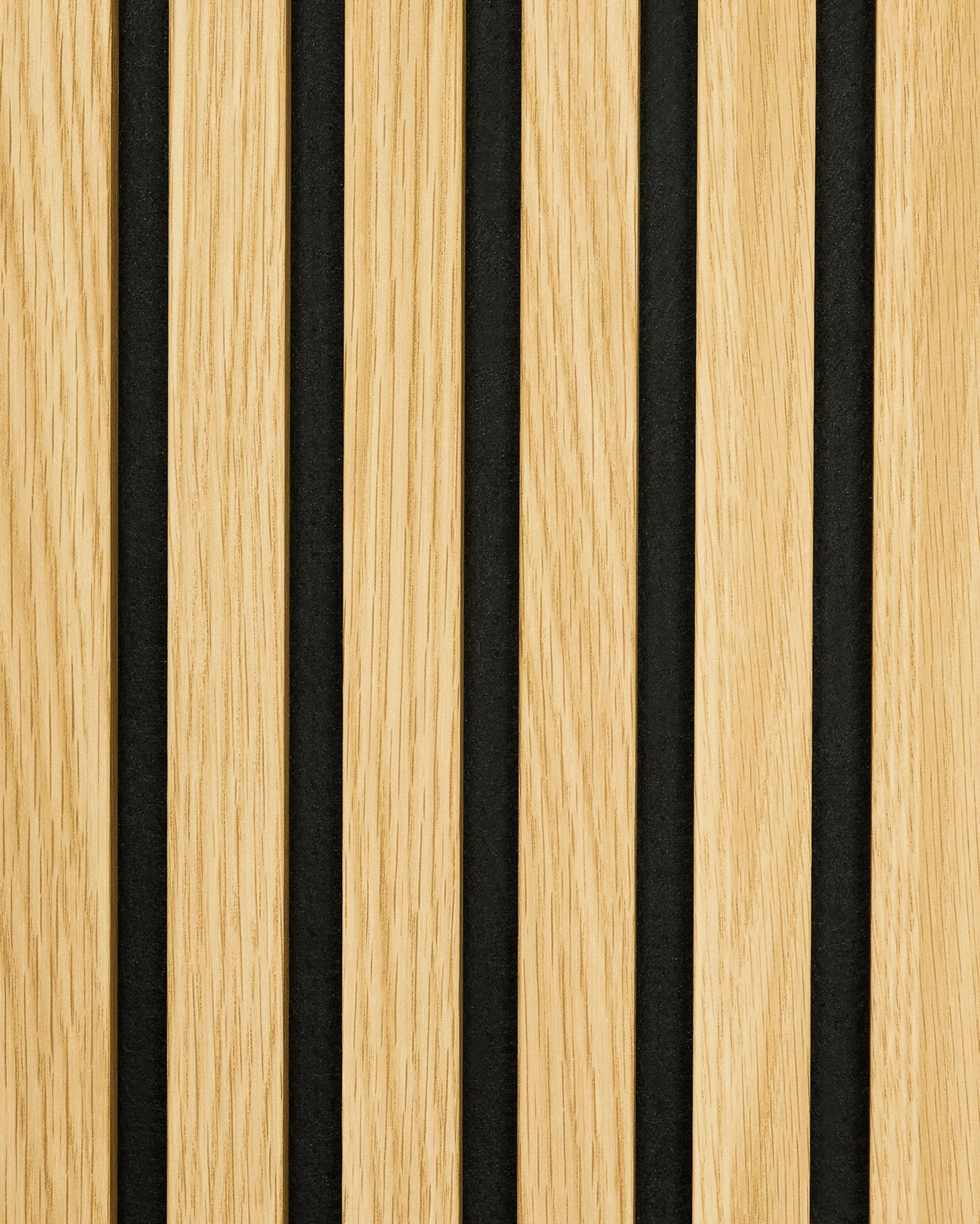 Próbka Akupanel Panel akustyczny w dekorze Southern Oak z vertical jasnymi lamelami drewnianymi i równymi black odstępami, tworzącymi minimalistyczny, inspirowany stylem nordyckim pasiasty wygląd.