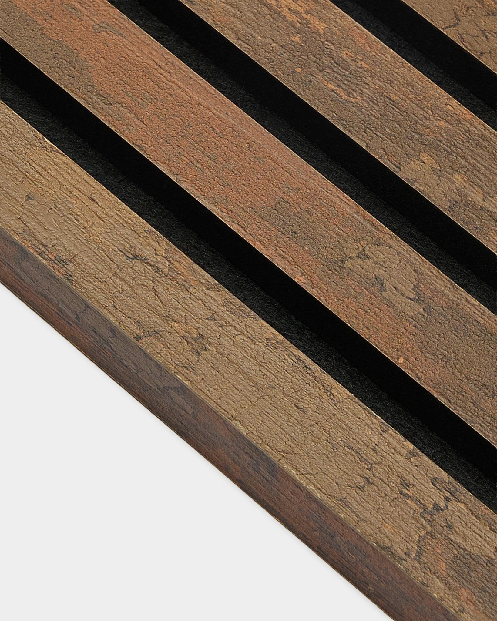 Zbliżenie na lamelę końcową WoodUpp w wykończeniu Oxide Copper, 2,2 cm — teksturowane akustyczne lamele drewniane z odstępami black, zaprojektowane do montażu ściennego Akupanel.
