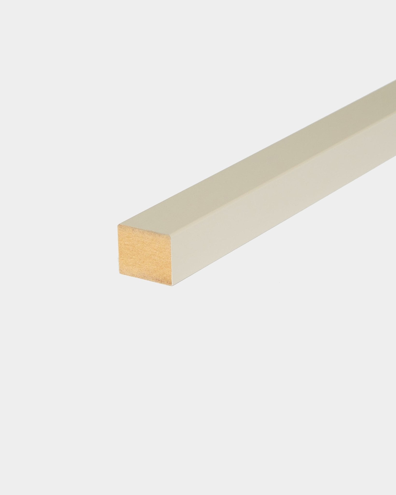 WoodUpp End Lamella w wykończeniu Stone, 2,2 cm, akcesorium Panel akustyczny do ścian z ramą MDF lub paneli ściennych, pokazane na jednolitym białym tle.