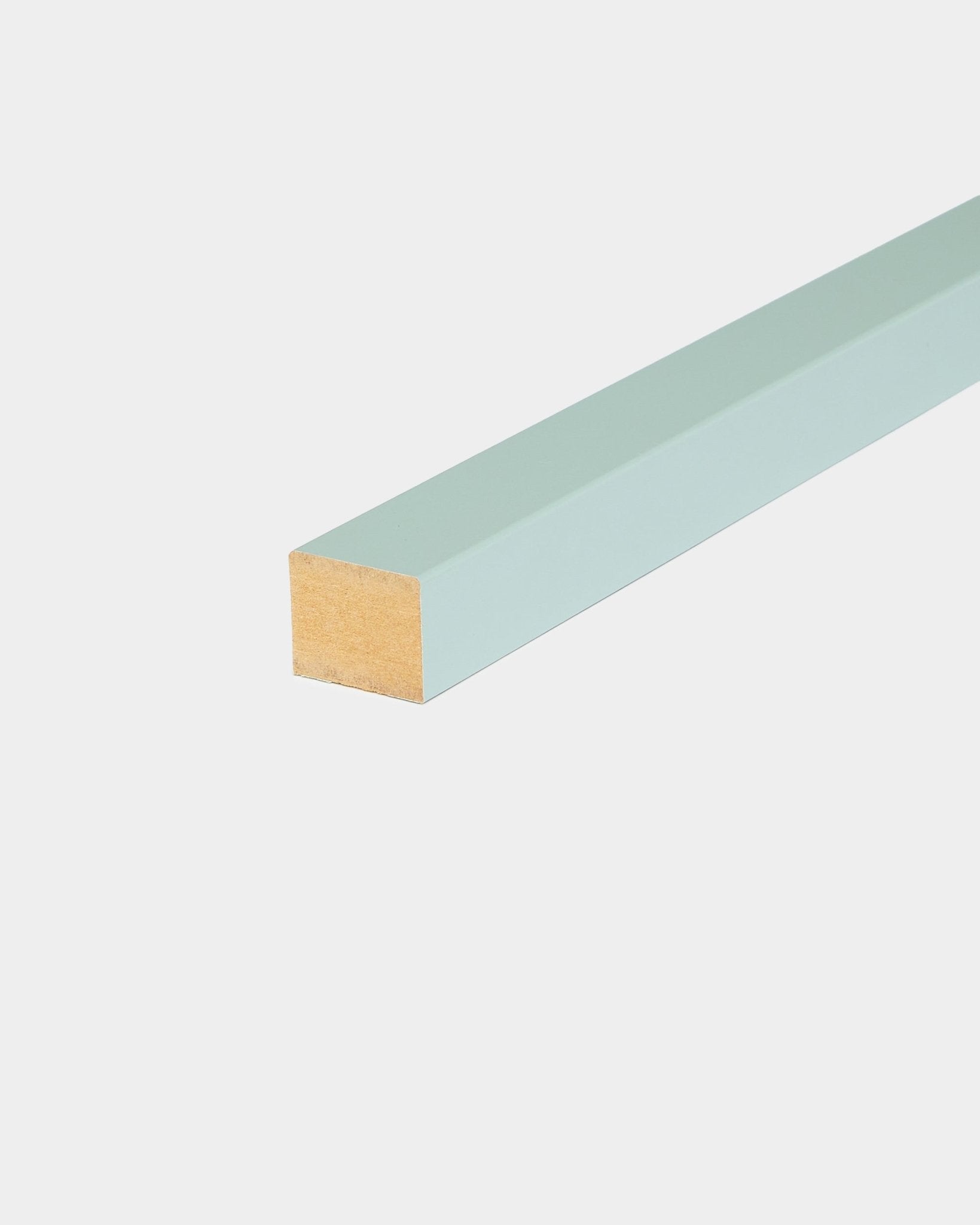 WoodUpp End Lamella / Cloud, jasnozielony drewniany kołek 2,2 cm, kompatybilny z ramami MDF lub montażem Akupanel Panel akustyczny. Dodatek w nordyckim stylu.