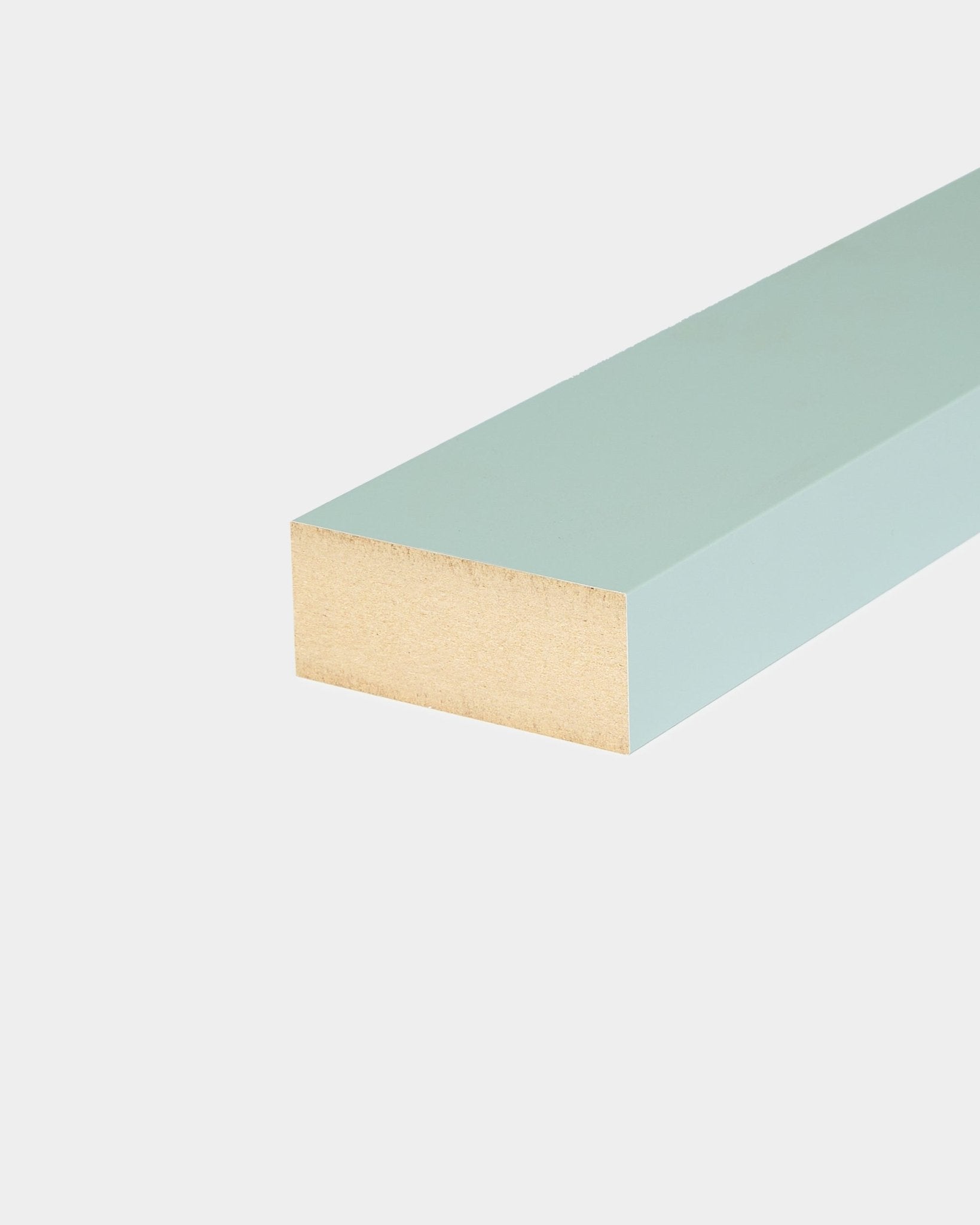 WoodUpp End lamella / Cloud, 6,7 cm, prostokątny Panel akustyczny w jasnoniebieskiej ramie z MDF, zaprojektowany do montażu Akupanel lub na ścianie.