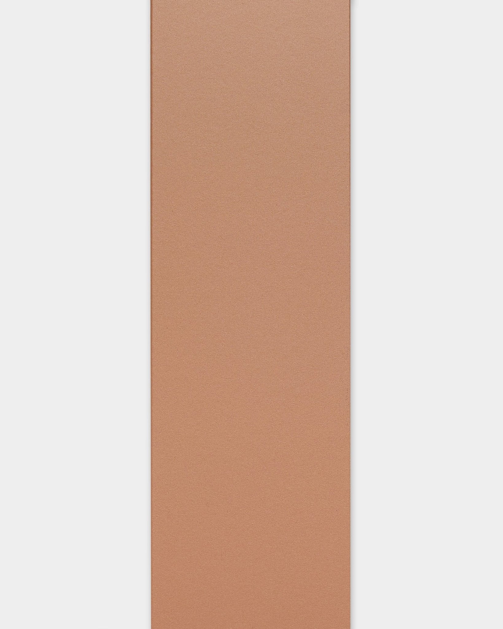 Listwa Lamella Copper-colored, 240 cm, zaprojektowana do wykończenia krawędzi Akupanel lub jako element zamienny; pokazana na białym tle.