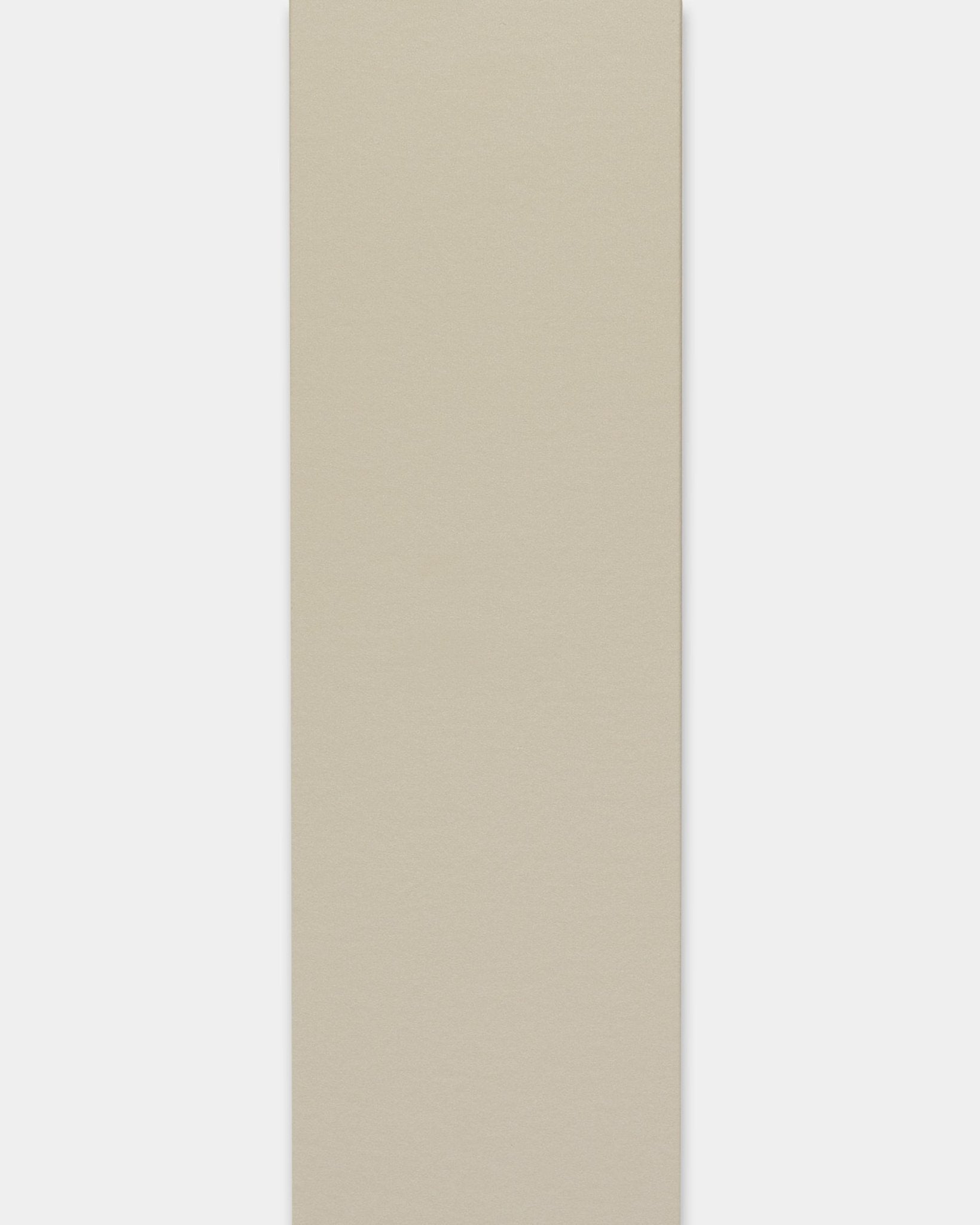 Prostokątny Panel akustyczny WoodUpp Akupanel w wykończeniu Lamella/Stone, o długości 240 cm z wykończeniem krawędzi, pokazany na białym tle.