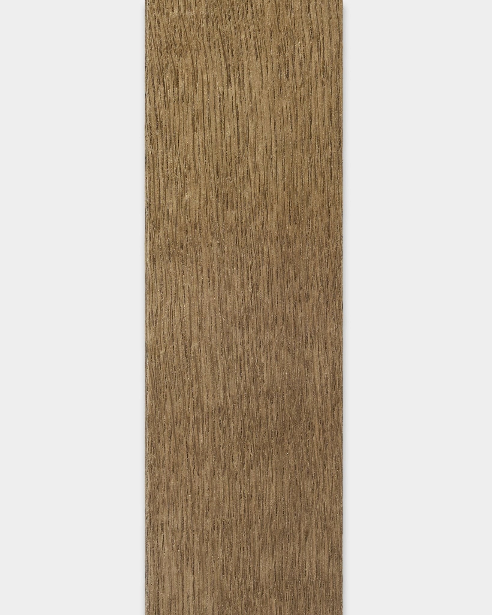 Deska Lamella Panel akustyczny od WoodUpp w wykończeniu Rustic Grey Oak, 240 cm, z widocznym usłojeniem drewna i gładkimi krawędziami na białym tle.