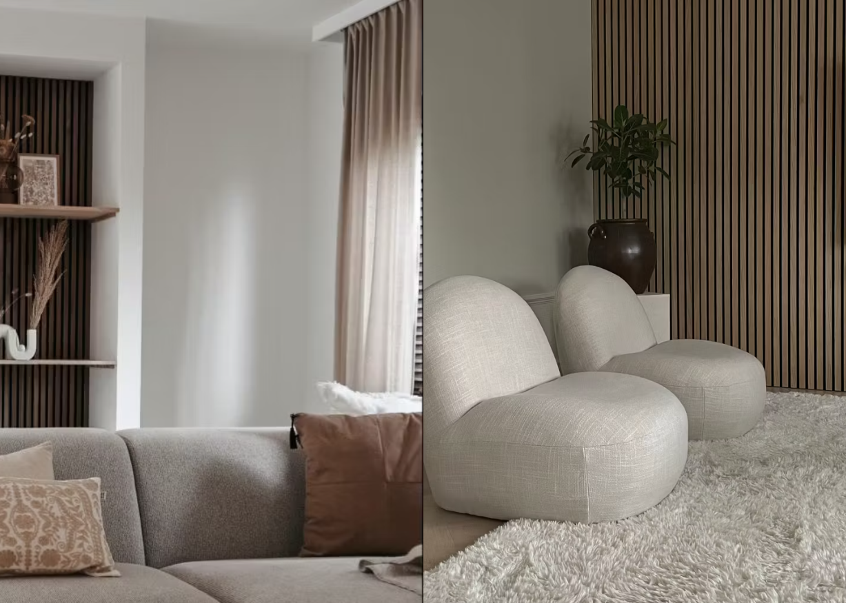 Nowoczesny salon z sofami w neutralnych kolorach, teksturowanym dywanem i ścianą akcentującą z drewnianych listew akustycznych, oświetloną miękkim, naturalnym światłem z dużych okien.