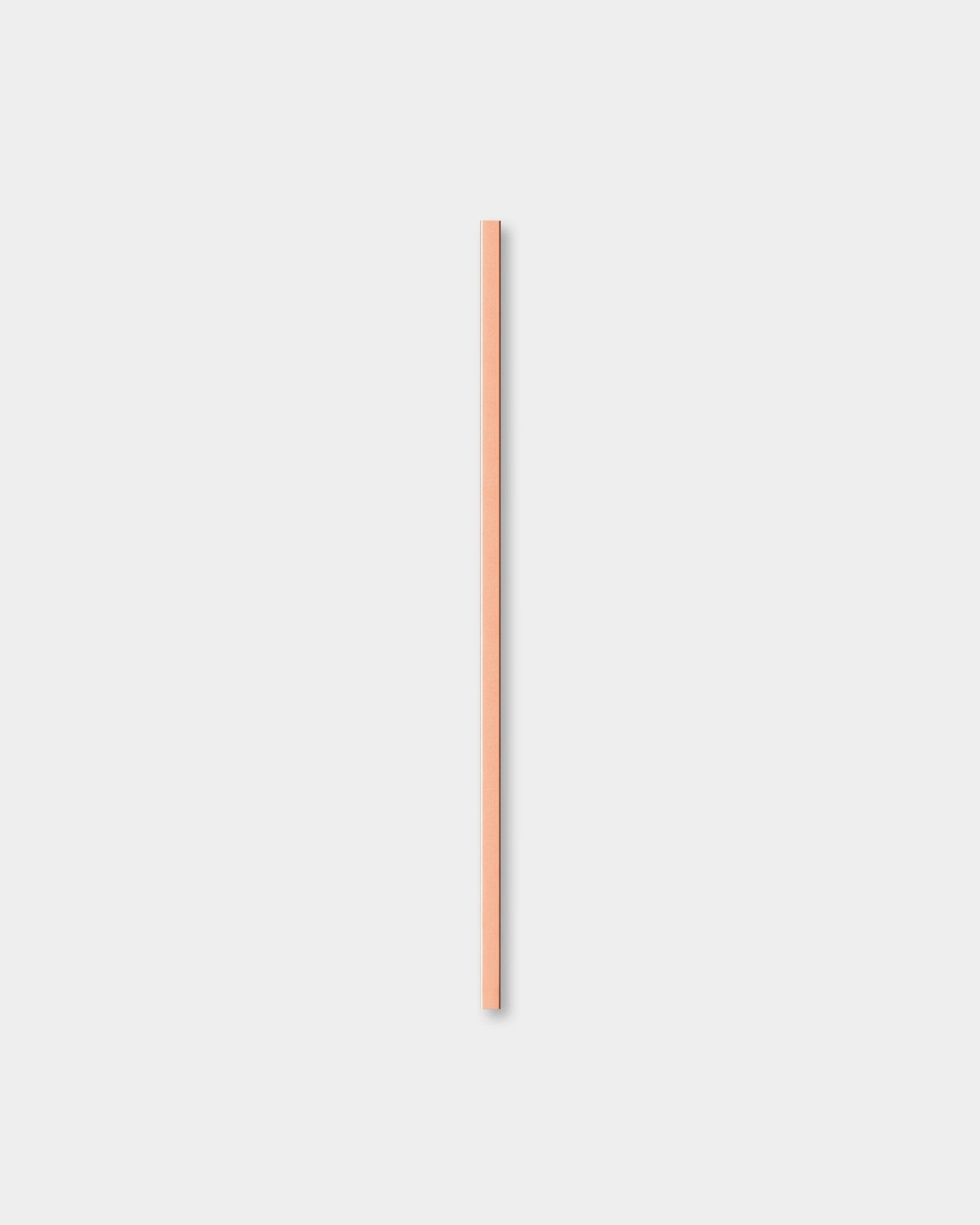 Osłona WoodUpp Liva w kolorze Copper, 120 cm — lekki drewniany dodatek zaprojektowany do paneli akustycznych Nordic Akupanel jako minimalistyczny akcent.