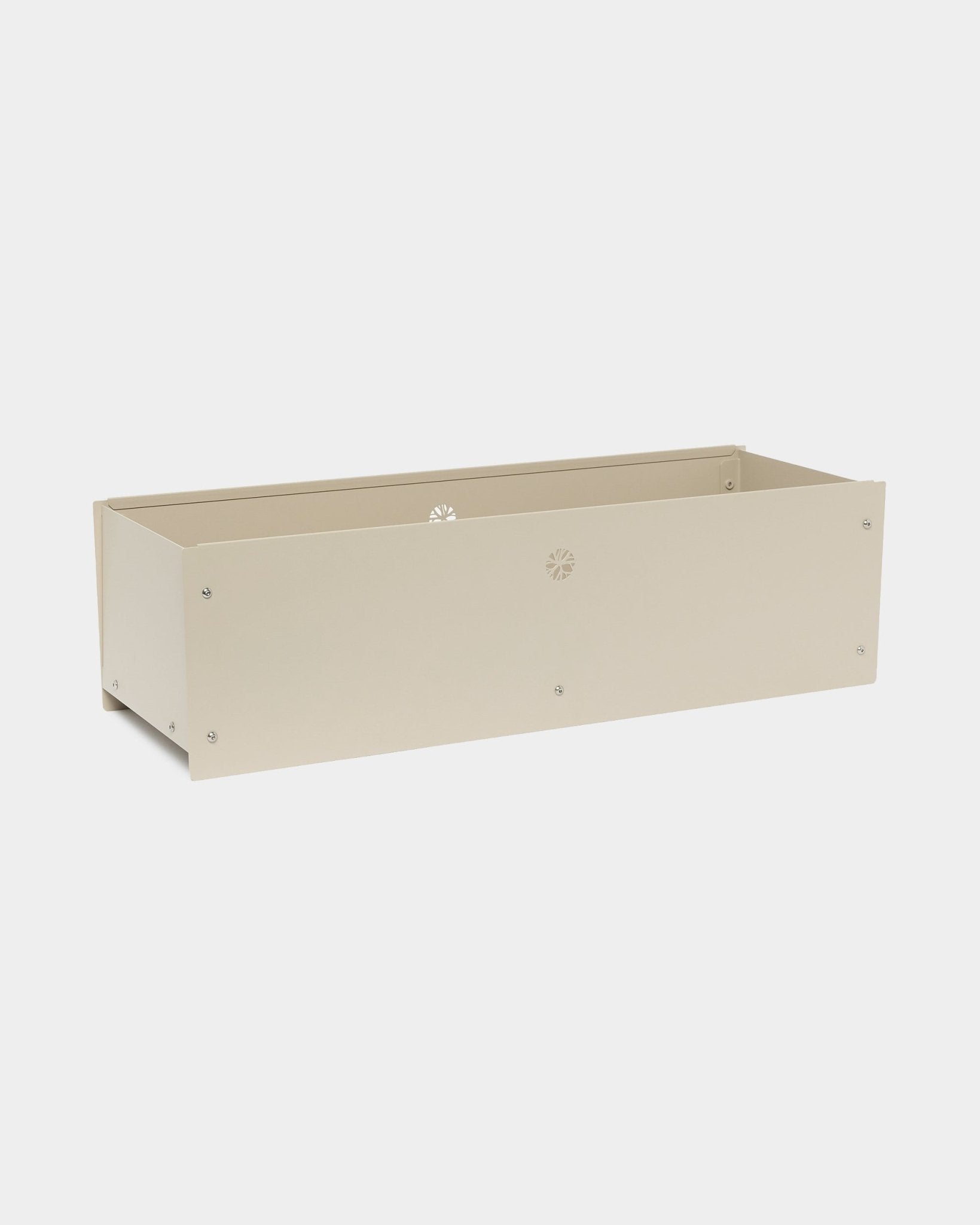 Nell | Metal Box / BM2 w kolorze beige od WoodUpp: donica z steel lakierowanego proszkowo w kolorze beige, z bocznymi otworami small, na jednolitym białym tle.