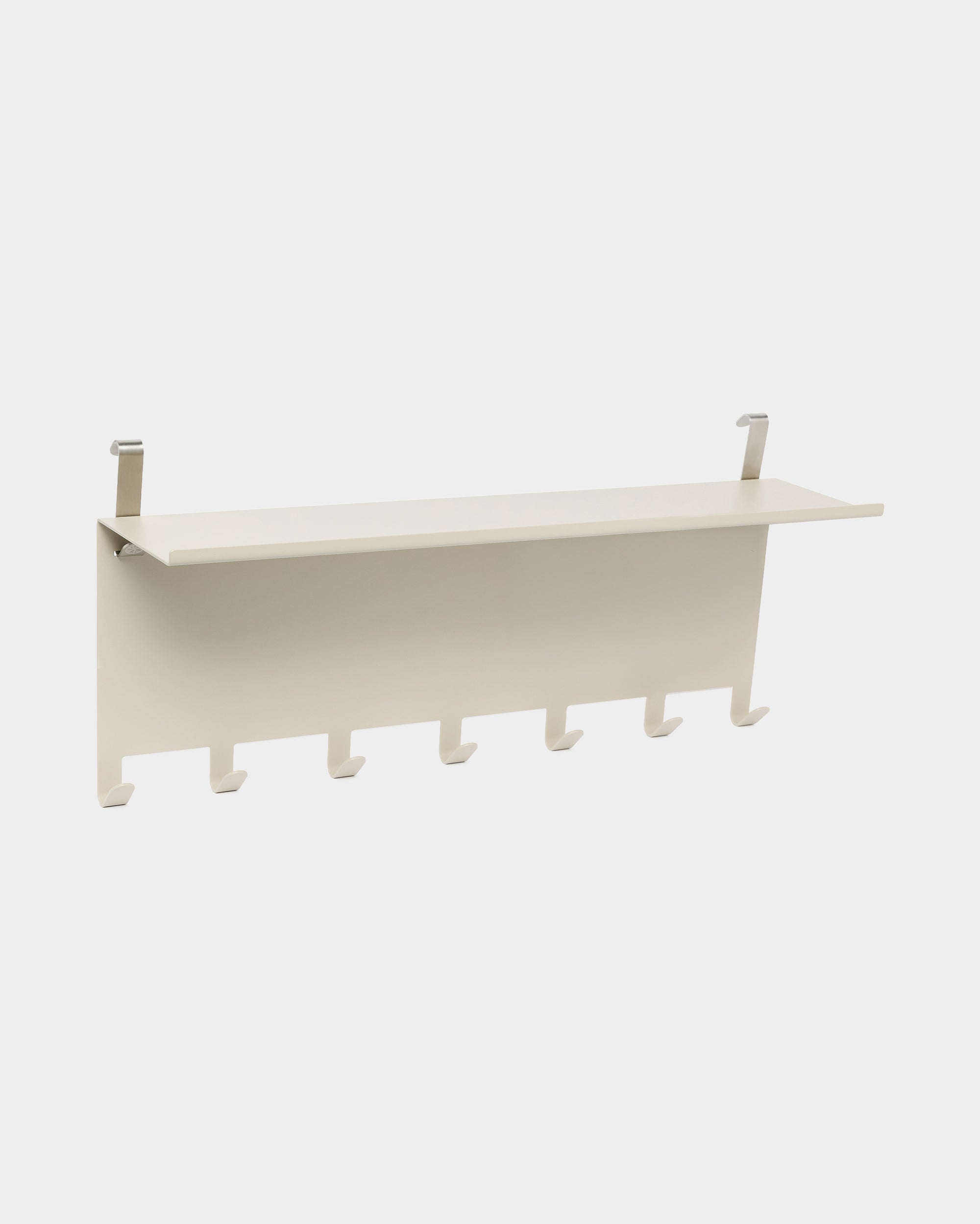 Wieszak WoodUpp Nell BM1 w kolorze beige, w nordyckim stylu, z pięcioma haczykami i dwoma wspornikami, 63,5 x 24 cm, zaprojektowany jako uzupełnienie paneli akustycznych Akupanel.
