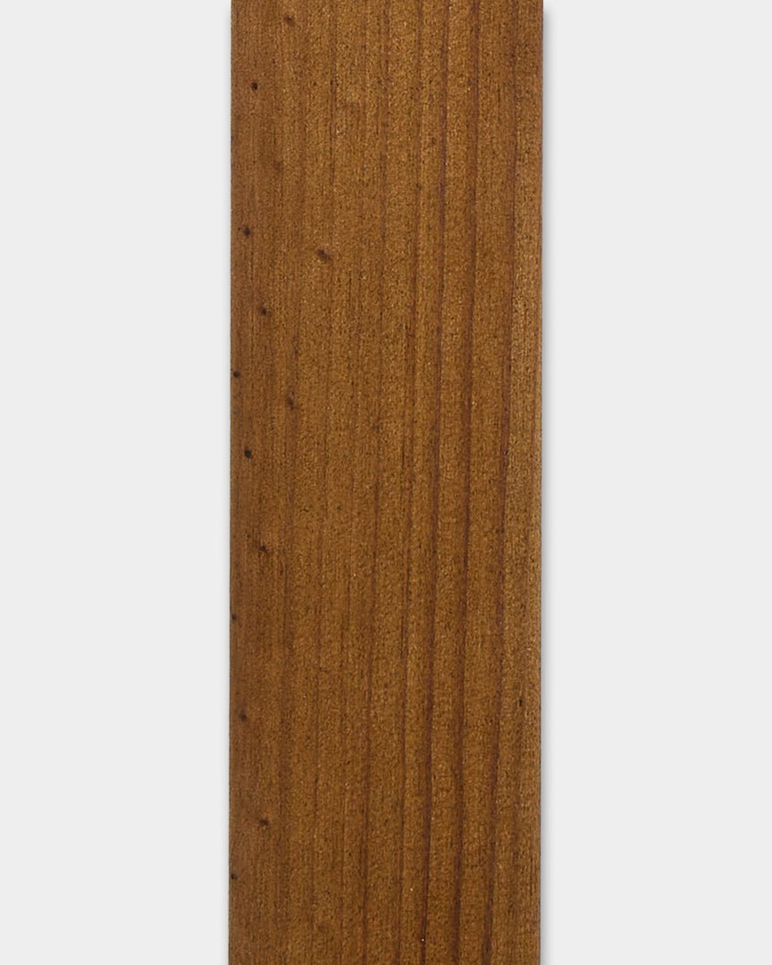 Panel elewacyjny lamelowy WoodUpp Aluwood Oiled Brown (240x4x1.8cm) do ścian domu lub narożników zewnętrznych, z gładkim wykończeniem i widocznym usłojeniem drewna.