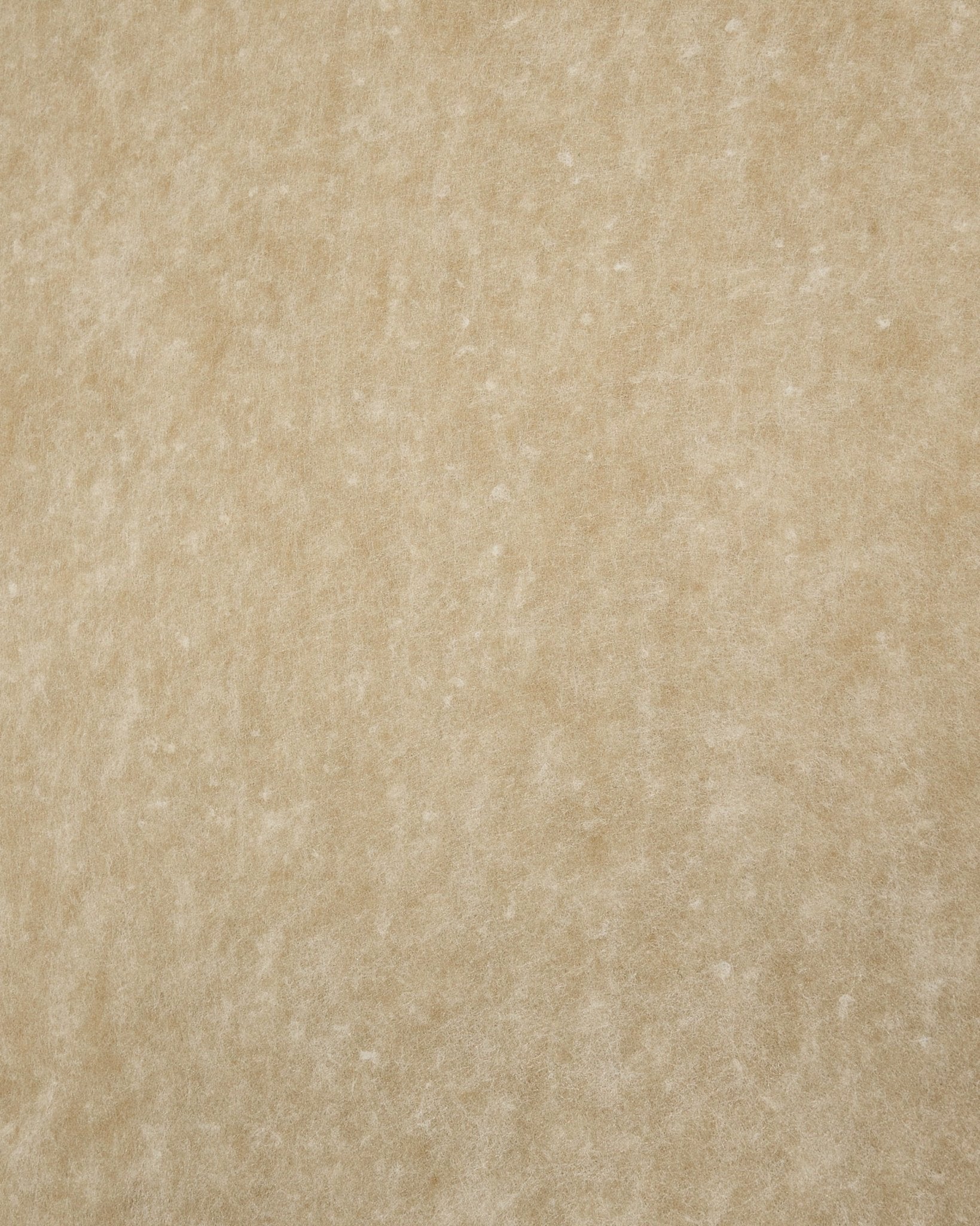 Zbliżenie na filc akustyczny WoodUpp w kolorze beige (240.1 x 59.8 cm), podkreślające subtelną fakturę, odpowiedni do wymiany Akupanel lub instalacji akustycznych.