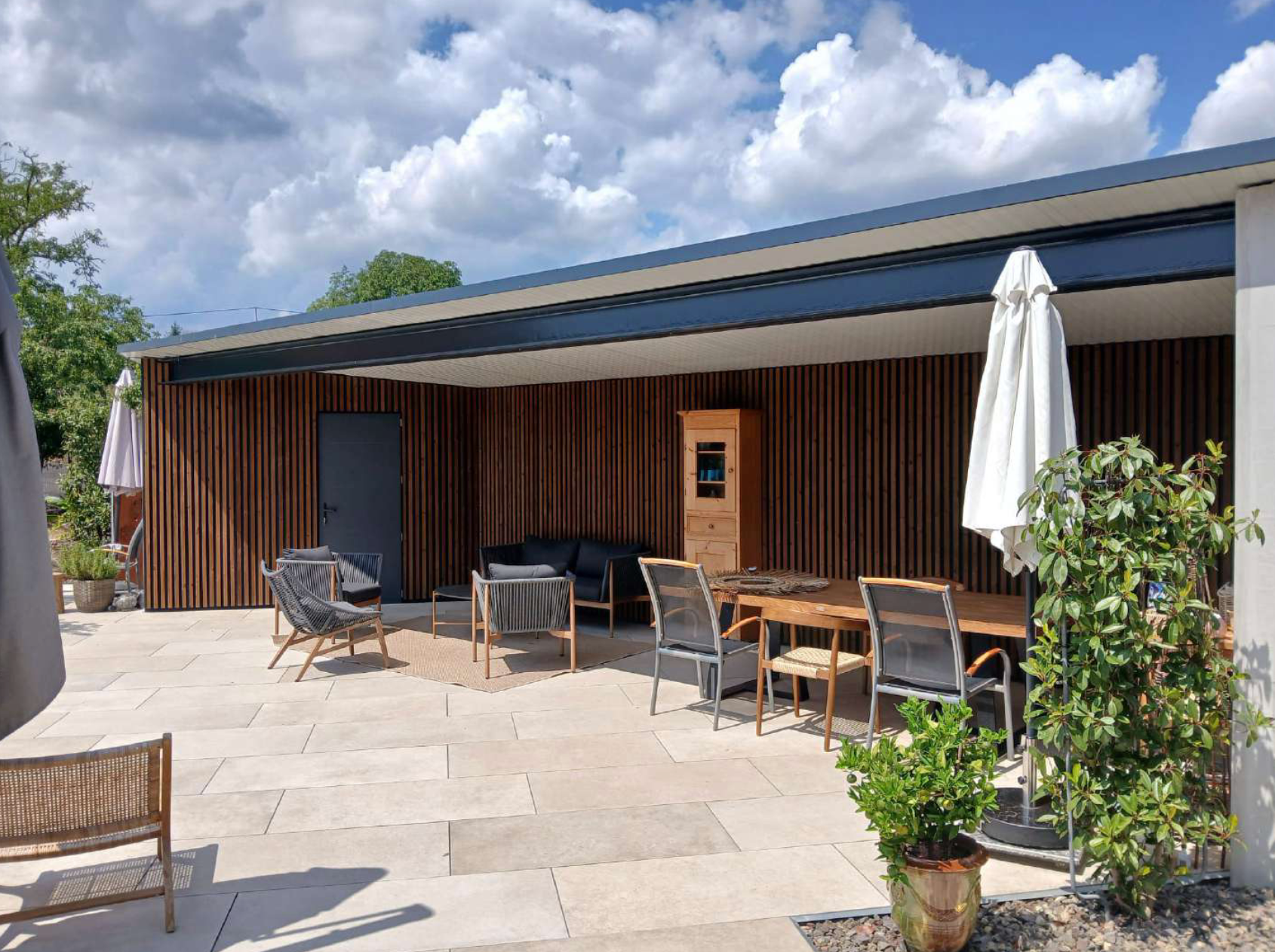 Aluwood aluminium slat cladding in brown on an exterior covered patio wall